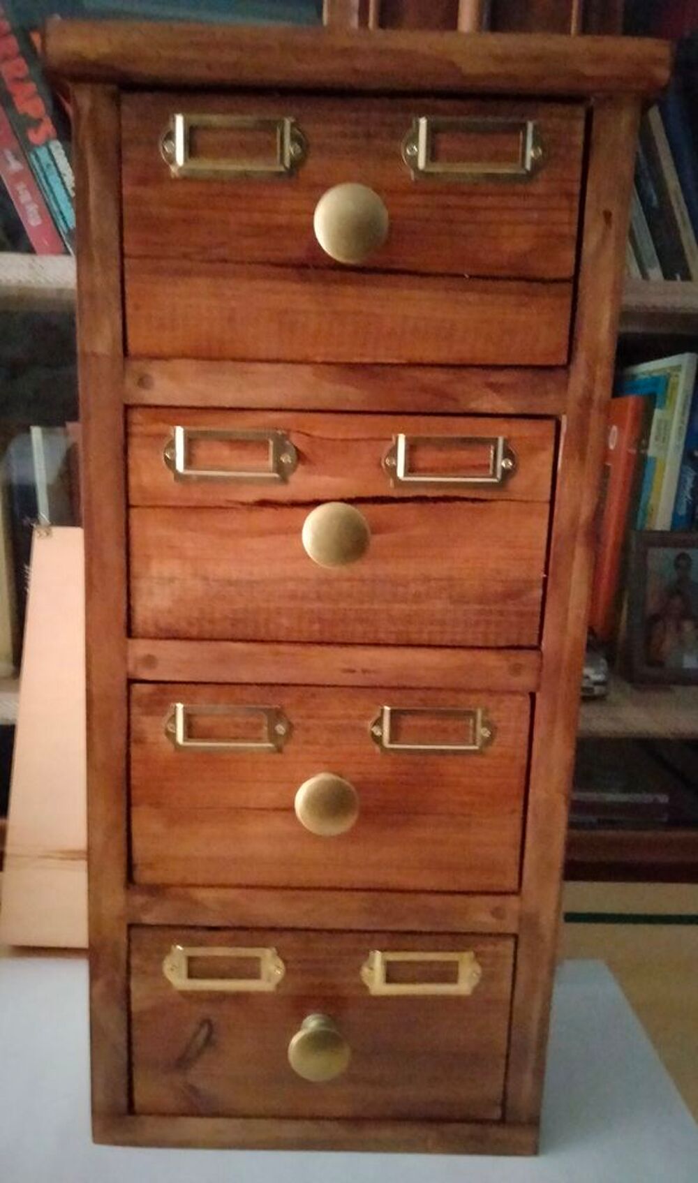 Meuble d'atelier. Meubles