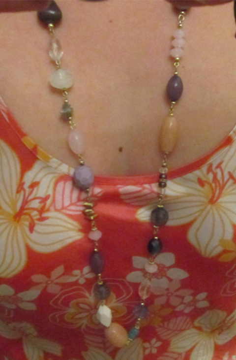 Collier long avec pierres et perles tons bleu violet rose 5 Herblay (95)
