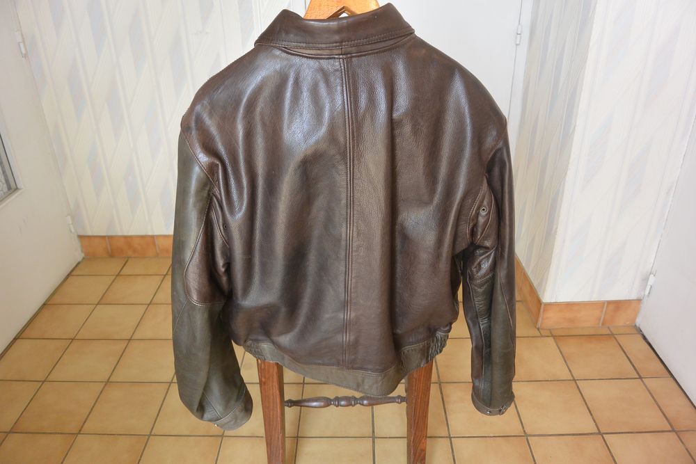 Blouson en cuir CREEKS - (Homme) Taille L vintage
Vêtements