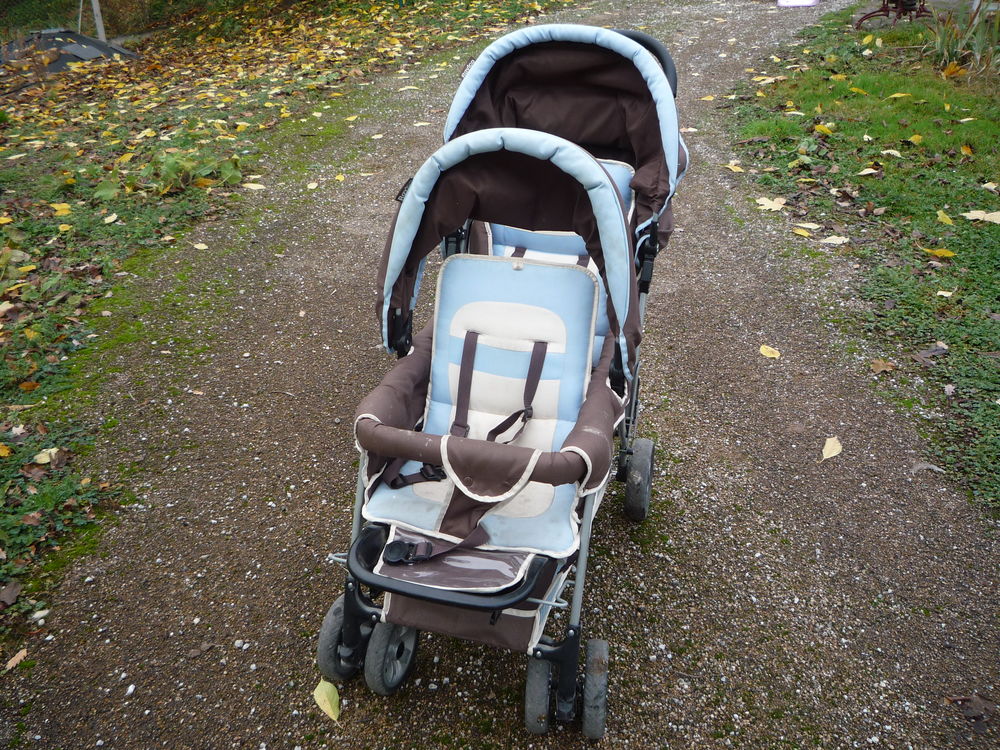 Poussette double / jumeaux / RAYLCO
Bon &eacute;tat Puériculture