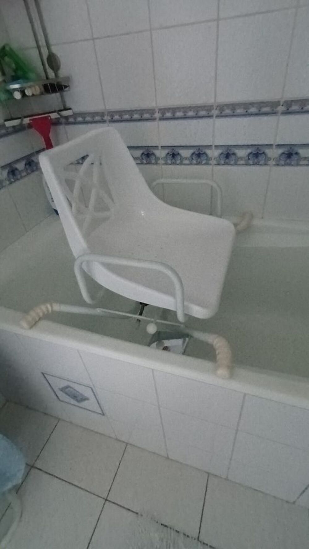 Si&egrave;ge pivotant pour baignoire Meubles