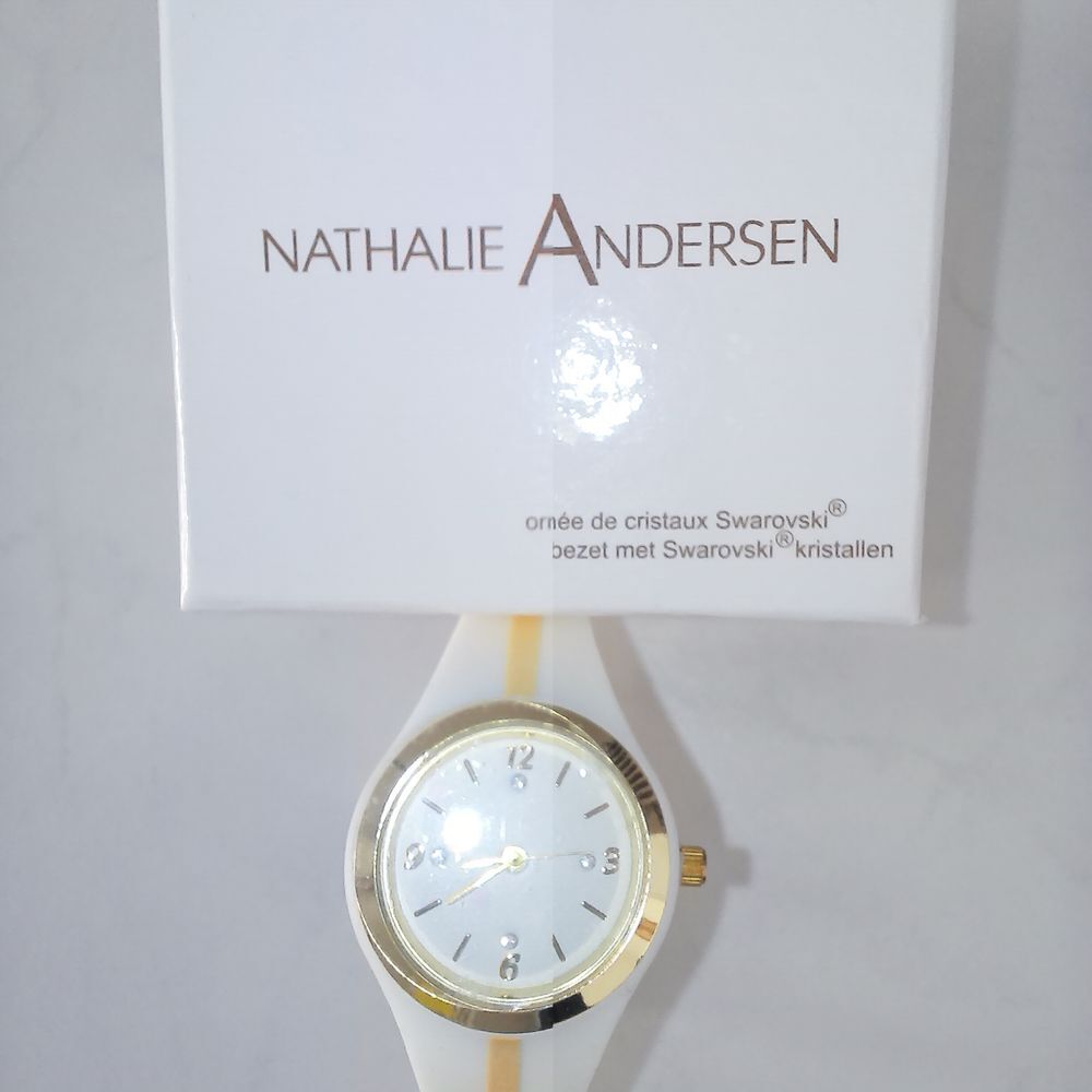 trois montres femme Bijoux et montres