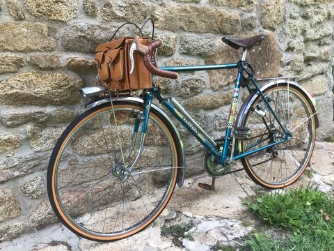 Vlo vintage Peugeot randonneur . 220 Pont-l'Abb (29)