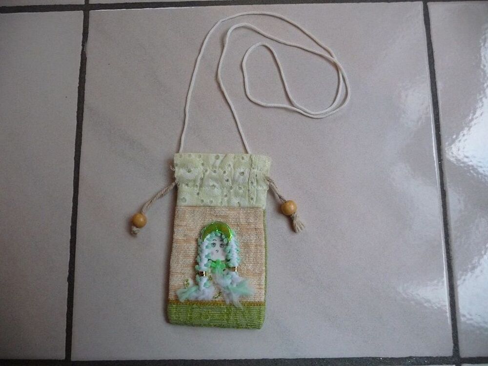 1 pochette verte - NEUVE Maroquinerie