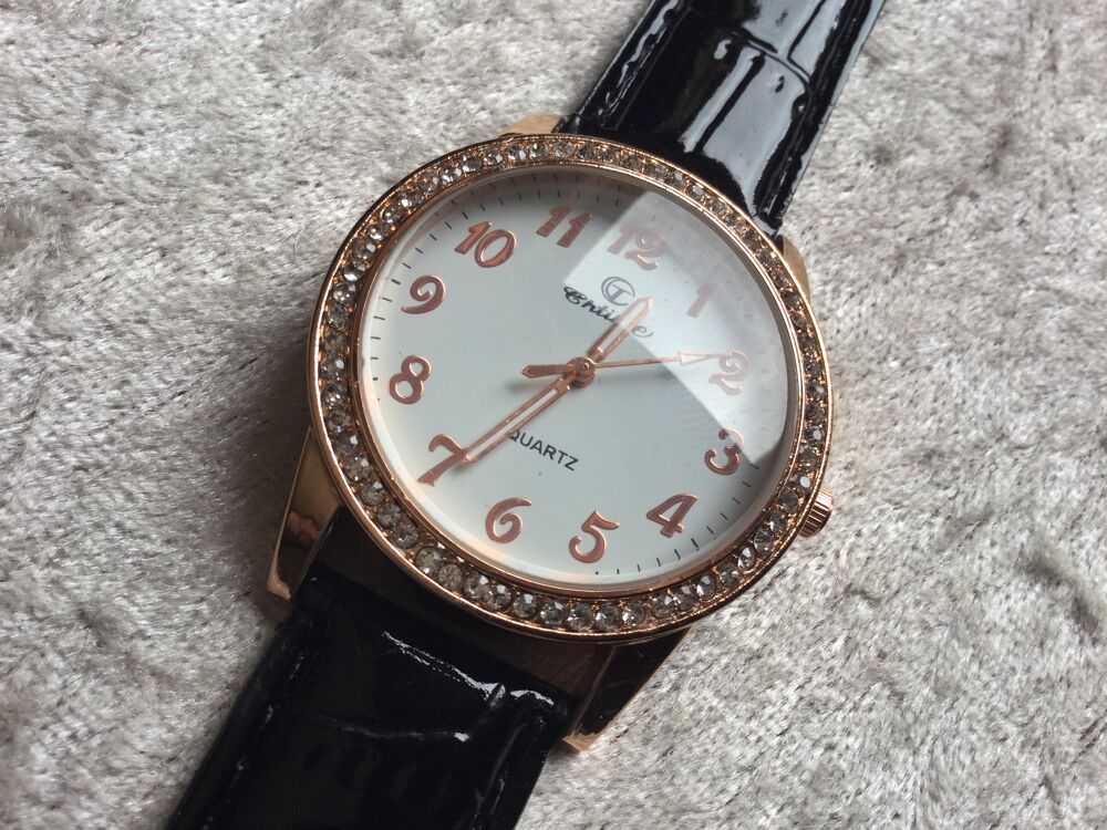 MONTRE FEMME CHTIME NEUVE Envoi Possible Bijoux et montres