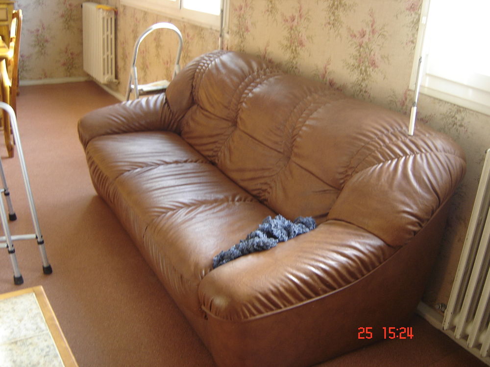 CANAPE 3 PLACES AVEC FAUTEUIL EN SKAI Meubles