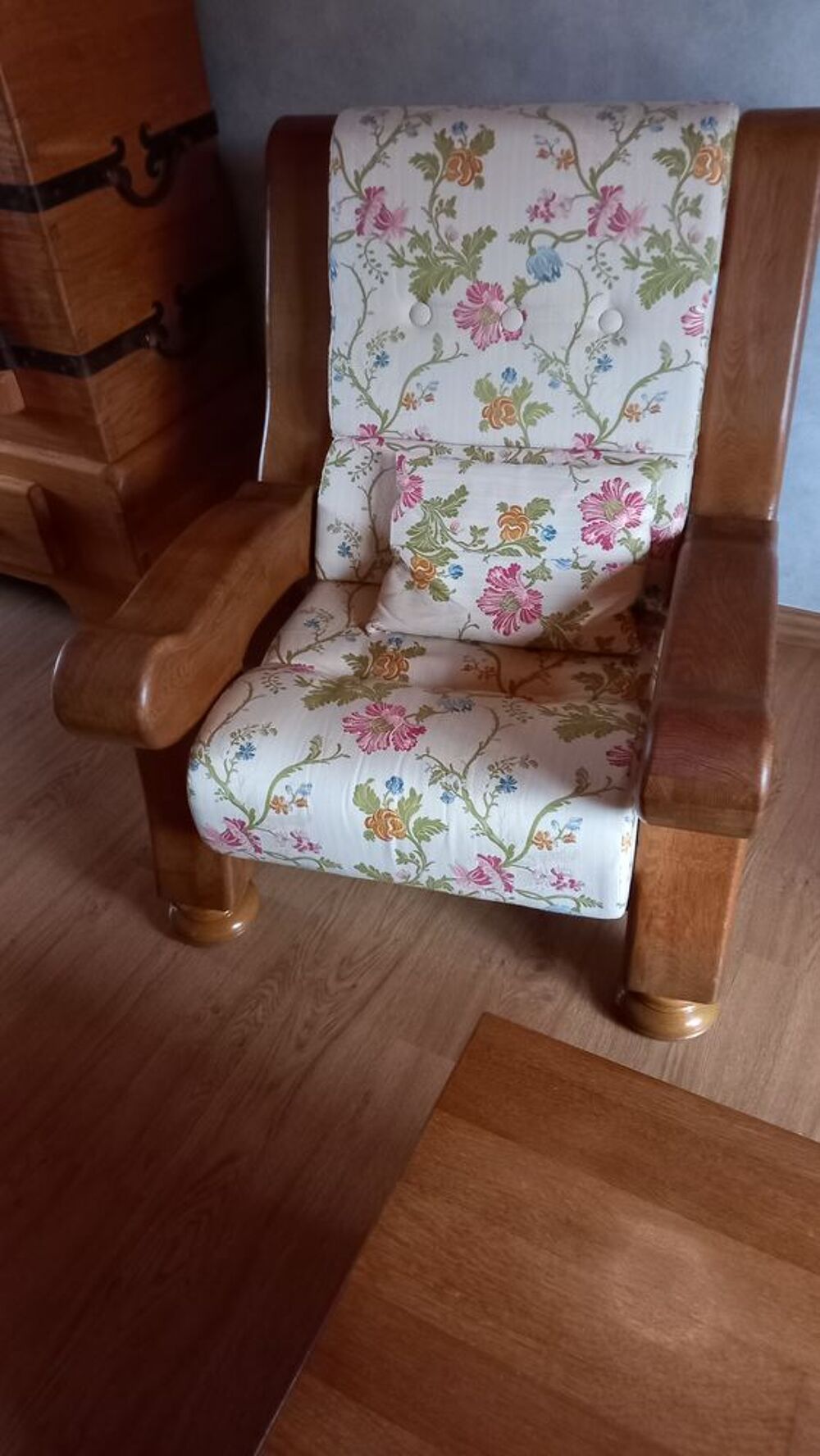 Canap&eacute; et ces deux fauteuils Meubles