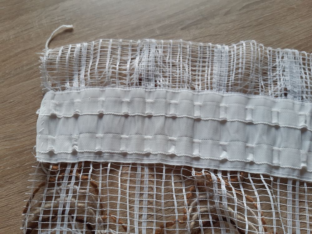 1 Rideau Maille Blanche et Marron pour fen&ecirc;tre. Décoration