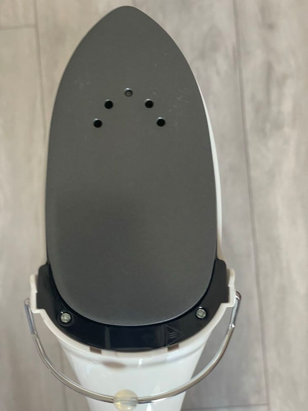 D&eacute;froisseur &agrave; main Silvercrest €" Tr&egrave;s bon &eacute;tat €" 12€&macr;€ - Pratique et efficace pour d&eacute;froisser sans fer &agrave; repasser ! Electroménager