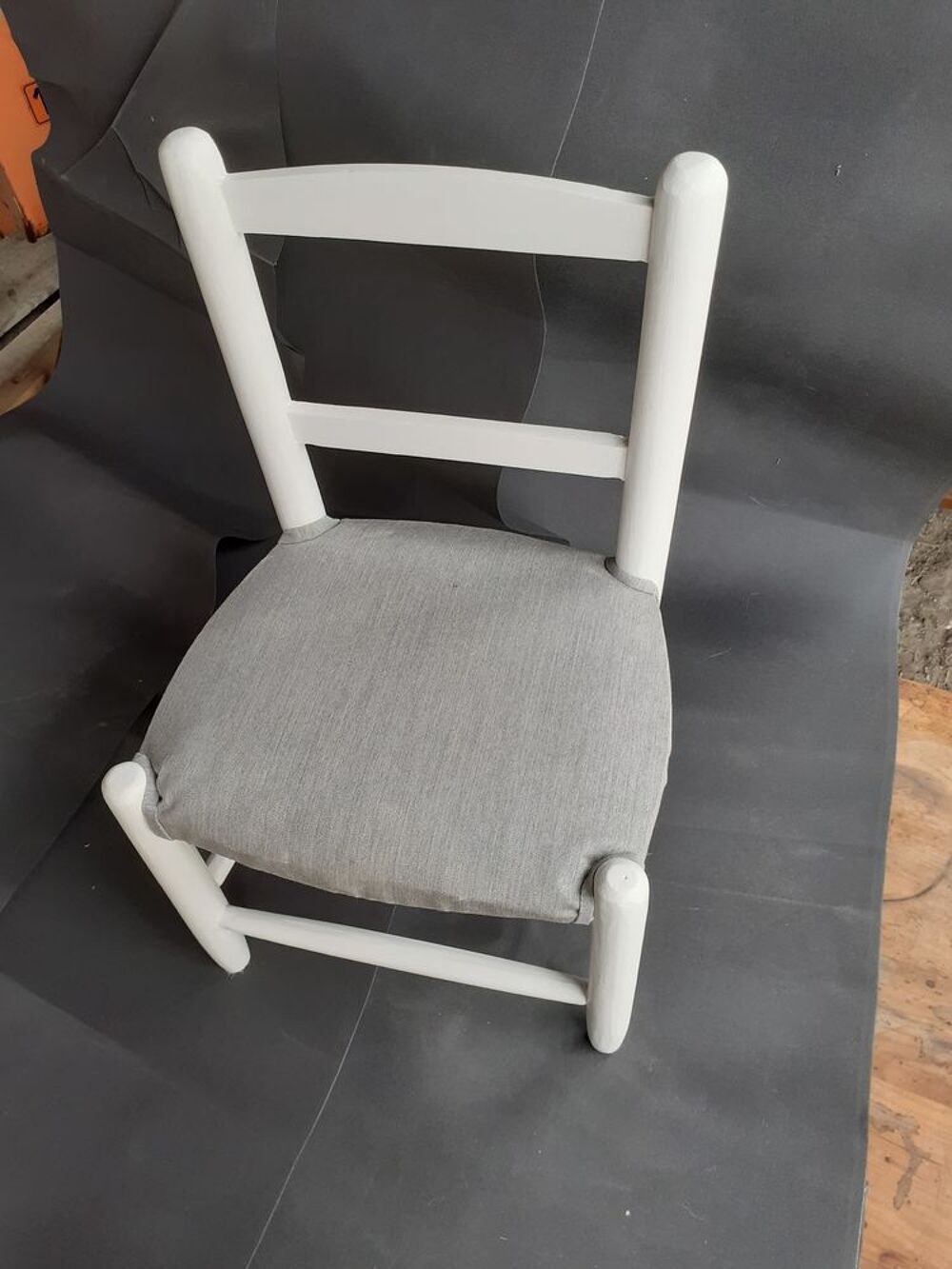Petite chaise en bois relook&eacute; Meubles