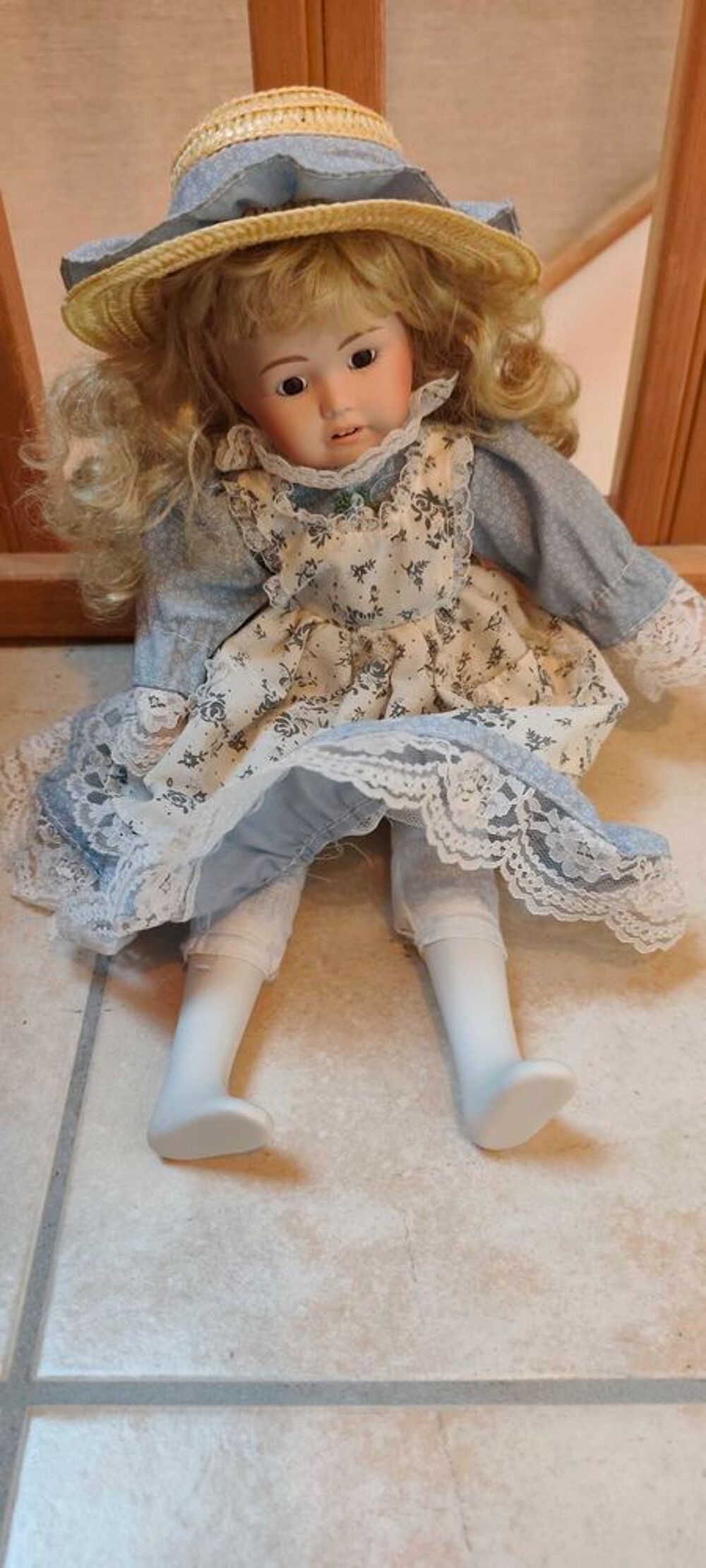 Poup&eacute;e en porcelaine ancienne Jeux / jouets