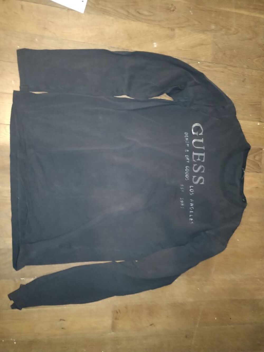 T-shirt manches longues GUESS (Taille S)
Vtements