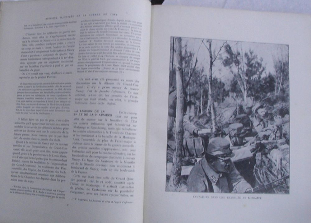 16 volumes de l'histoire illustr&eacute;e de 1914. 