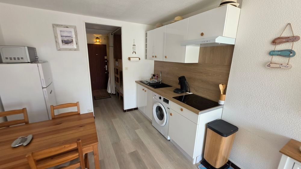Vente Appartement LE CAP D' AGDE: Résidence située à proximité de la plage du Môle: 1 er étage, appartement de style STUDIO-CABINE + LOGGIA, (rénové en 2025). Le cap d agde