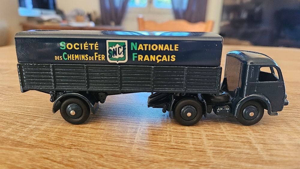 Dinky toys 