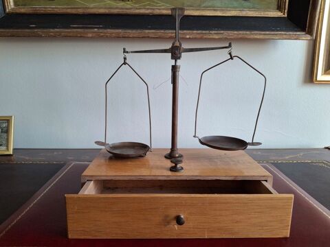 Rare balance bijoutier complte avec tous les poids dont cg 89 Vichy (03)