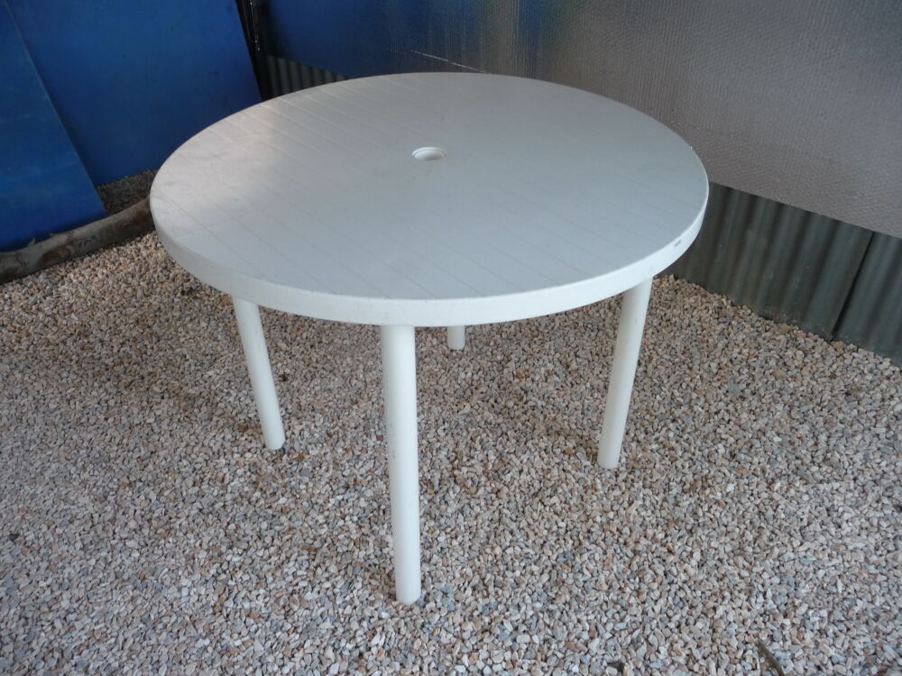table ext&eacute;rieur PVC blanche Jardin