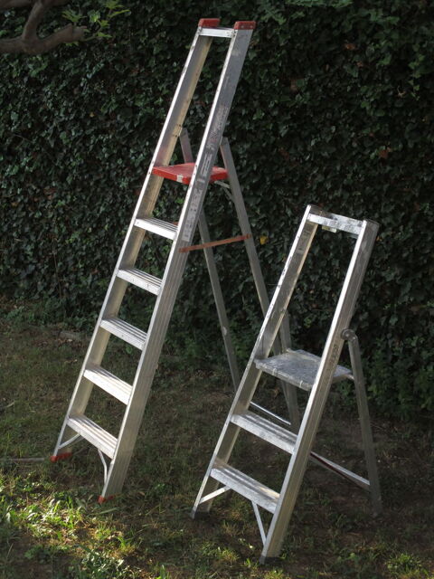 2 escabeaux - Echelle Europ�enne 180 Cagnes-sur-Mer (06)