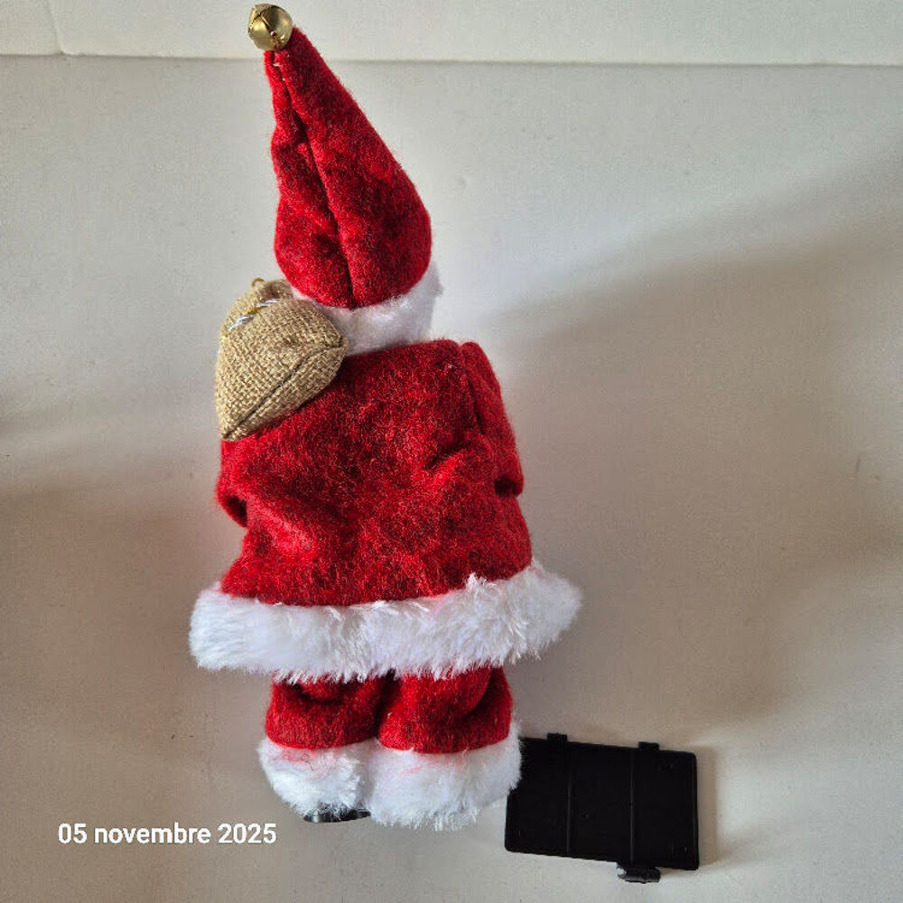 P&egrave;re Noel lumineux et chanteur , fonctionne &agrave; piles, R6 x 2 Décoration