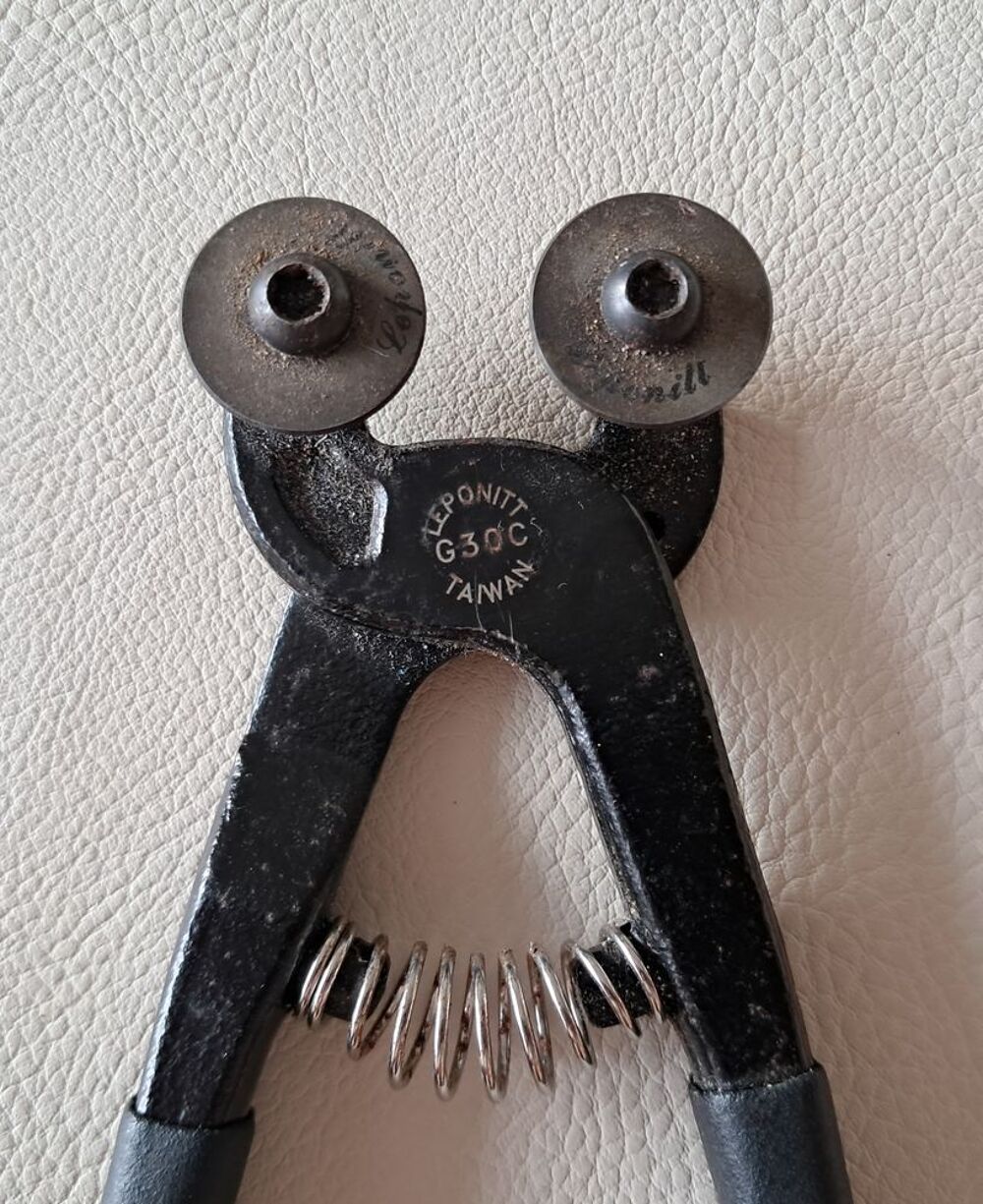 Pince mosa&iuml;que &agrave; molettes de marque leponitt
Bricolage