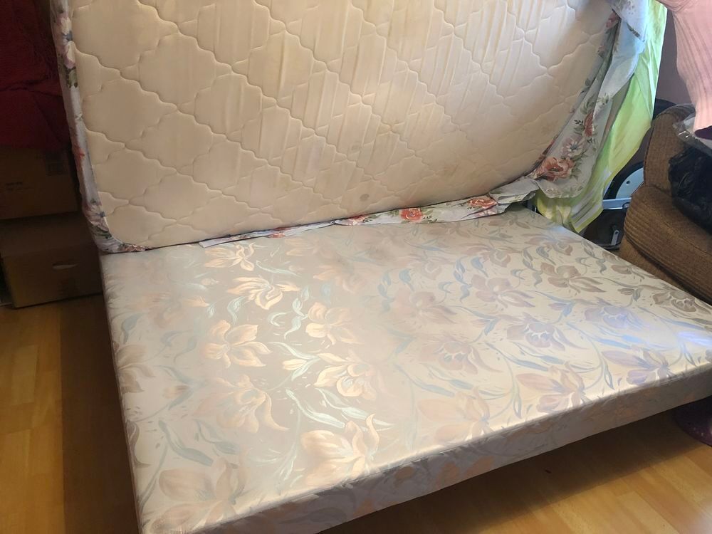 sommier avec pattes et matelas Meubles