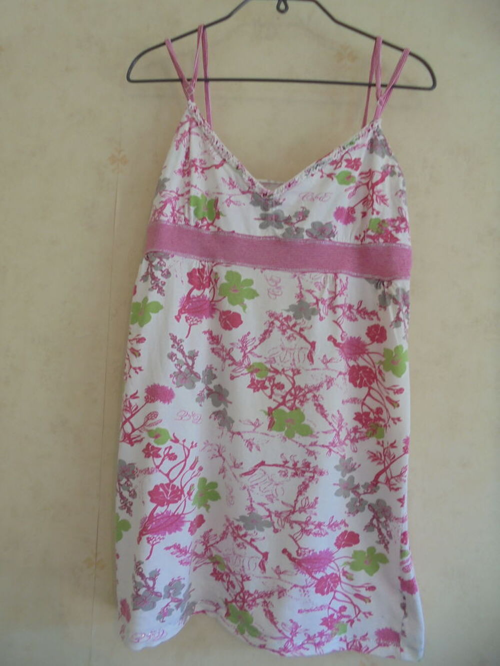 Chemise de nuit fleurie (93) Vêtements