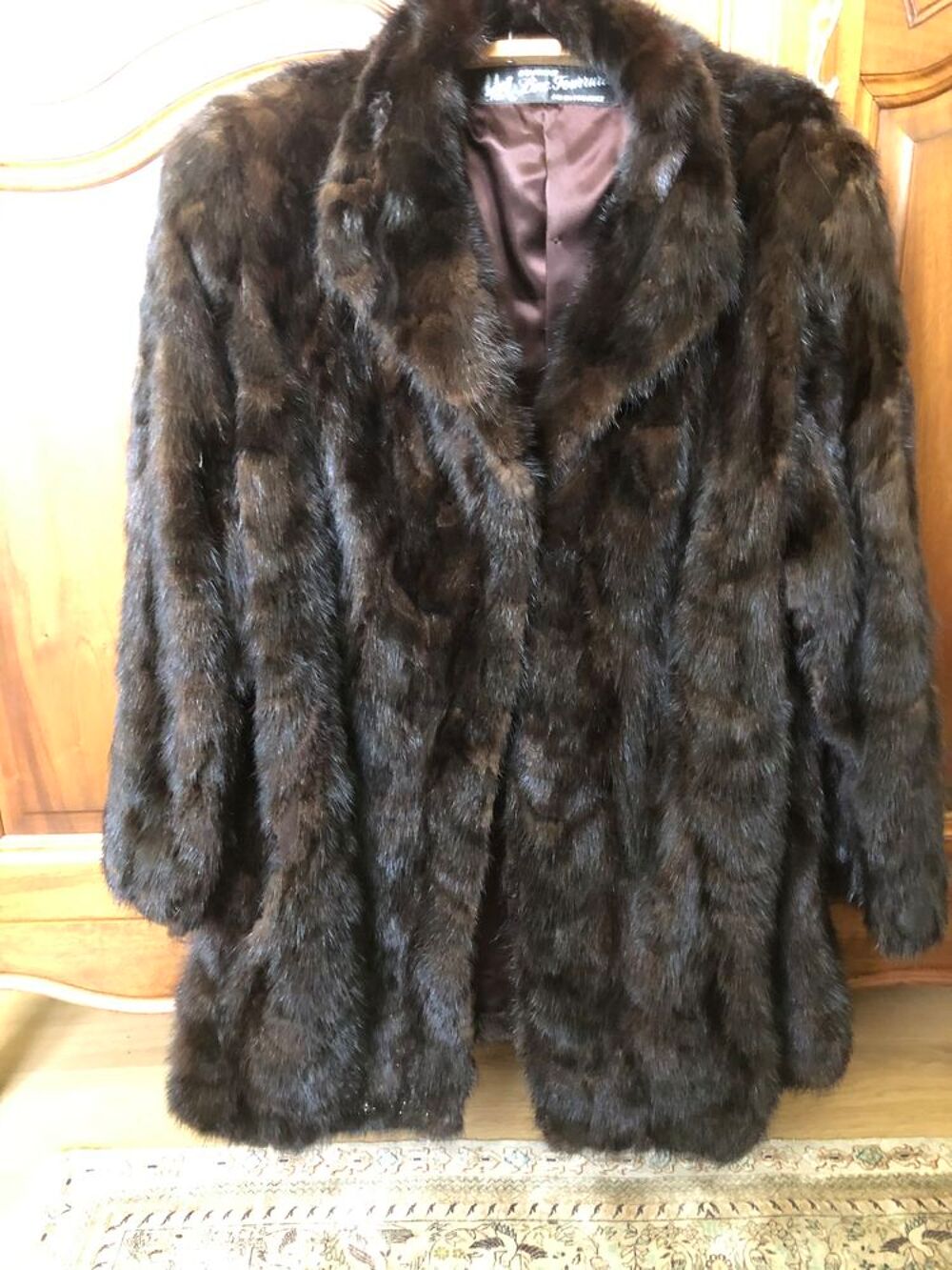 tr&egrave;s belle veste en fourrure v&eacute;ritable Vêtements