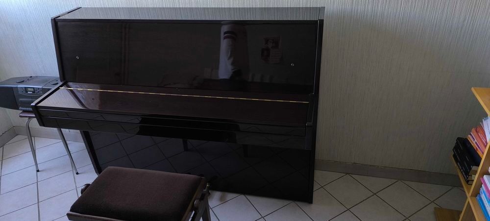 Piano droit A.GRAND 108 Instruments de musique
