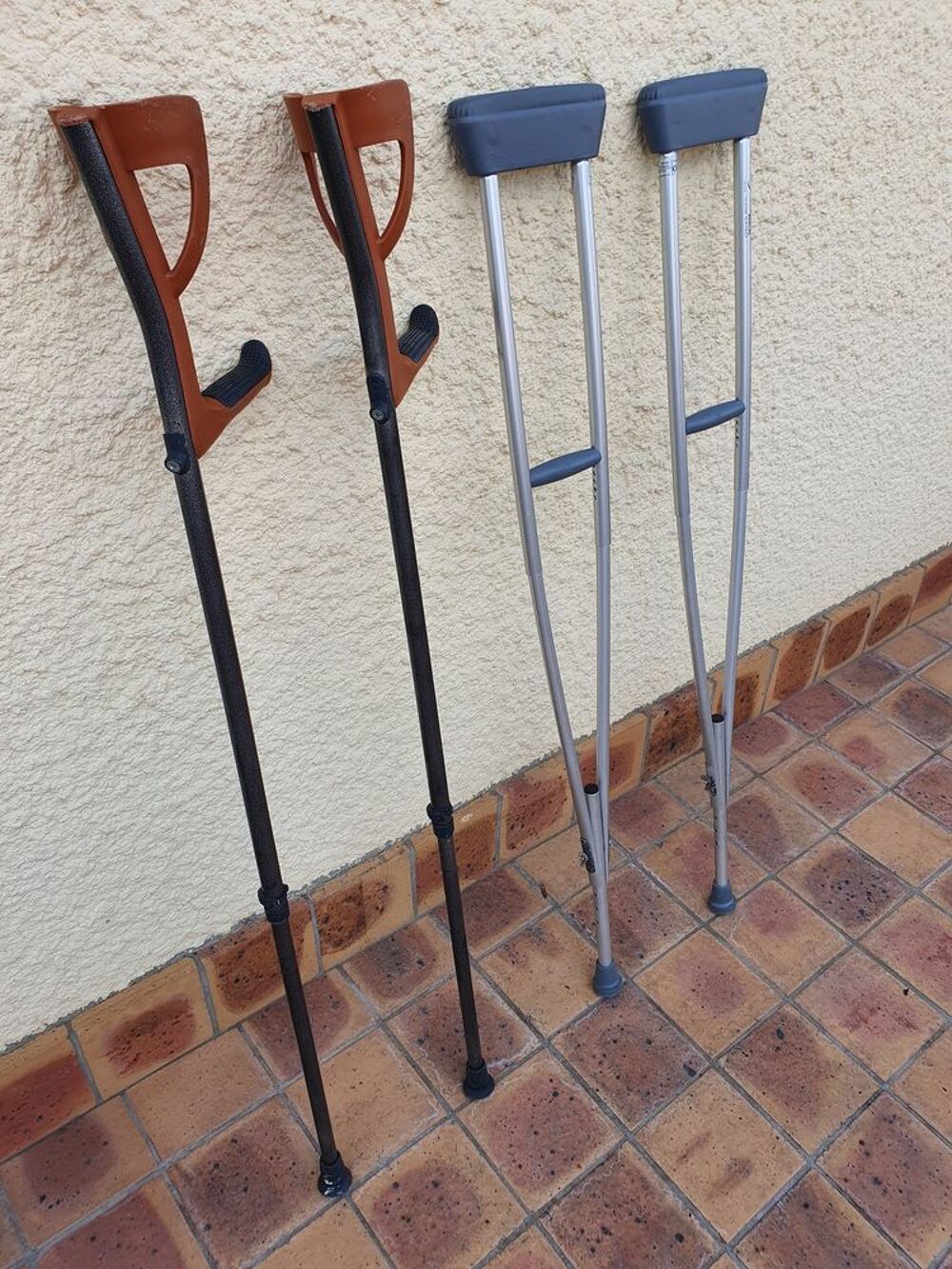 B&Eacute;QUILLES (M&eacute;dical) - 12 ou 10 € (2 mod&egrave;les) Bricolage