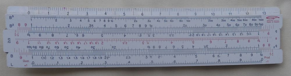 R&egrave;gle &agrave; calculer ancienne Graphoplex Paris dans un &eacute;tui cuir 