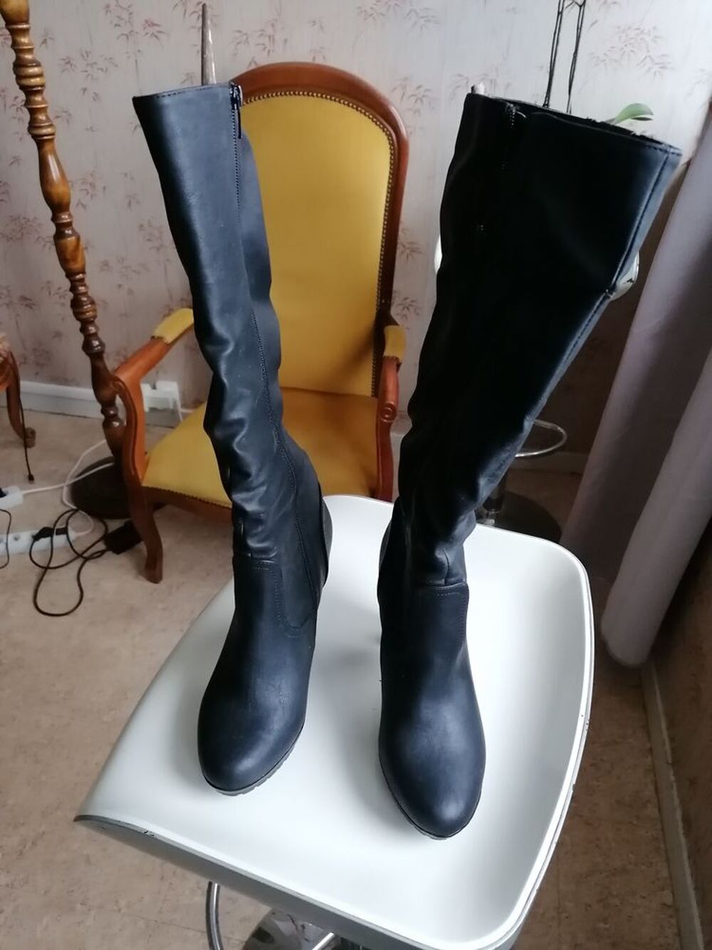 bottes femme &agrave; hauts talons. Chaussures