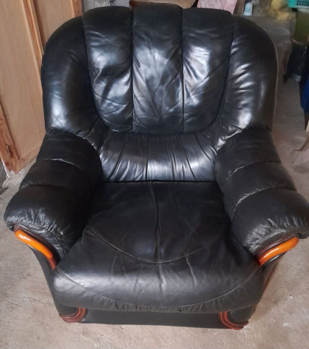 Canap&eacute; droit + son fauteuil assorti en cuir noir Meubles