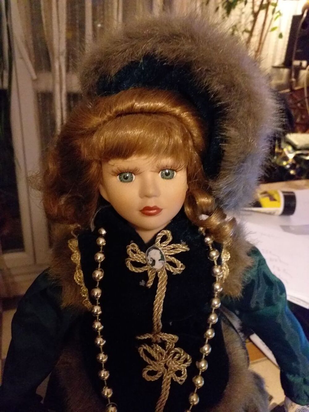 Poup&eacute;e de collection ,style ancien de la noblesse 