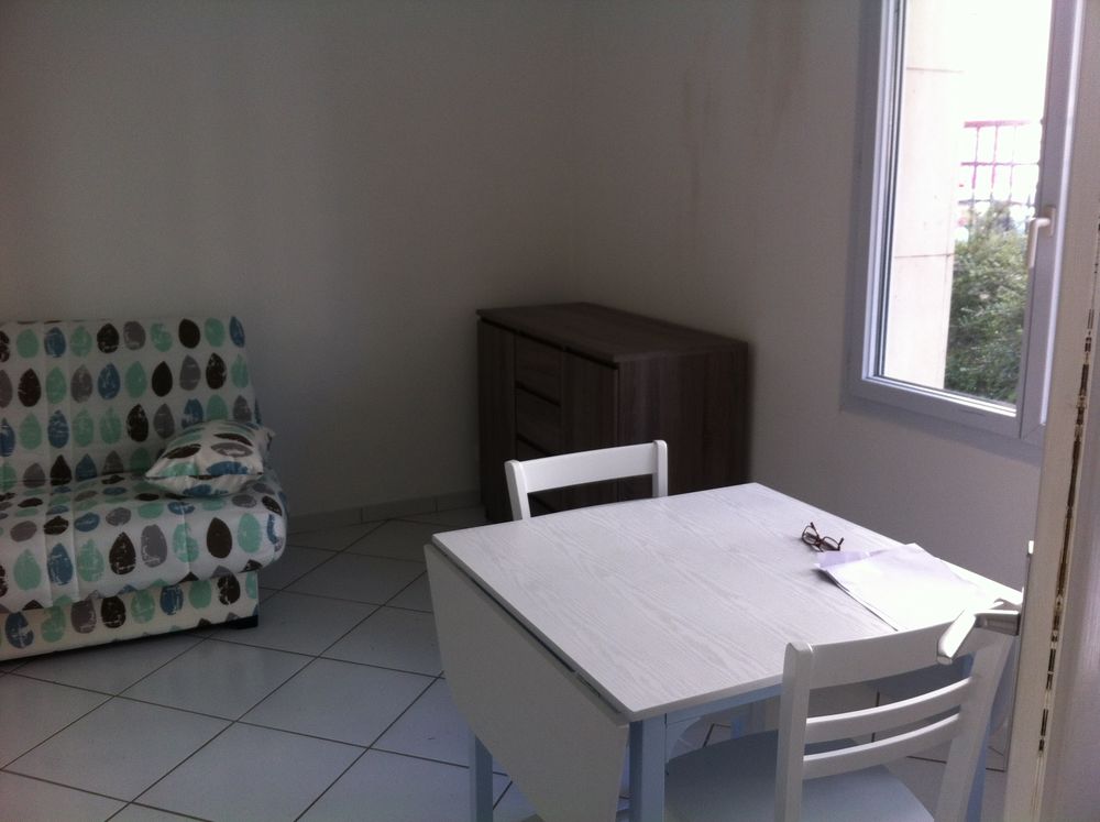 Location Appartement studio centre ville. Inclus chauffage et eau chaude Reims