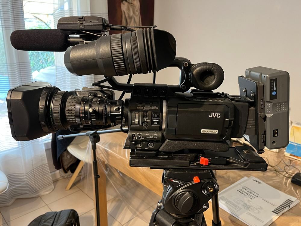 cam&eacute;ra JVC GY-HD110 avec tous ses accessoires. Photos/Video/TV