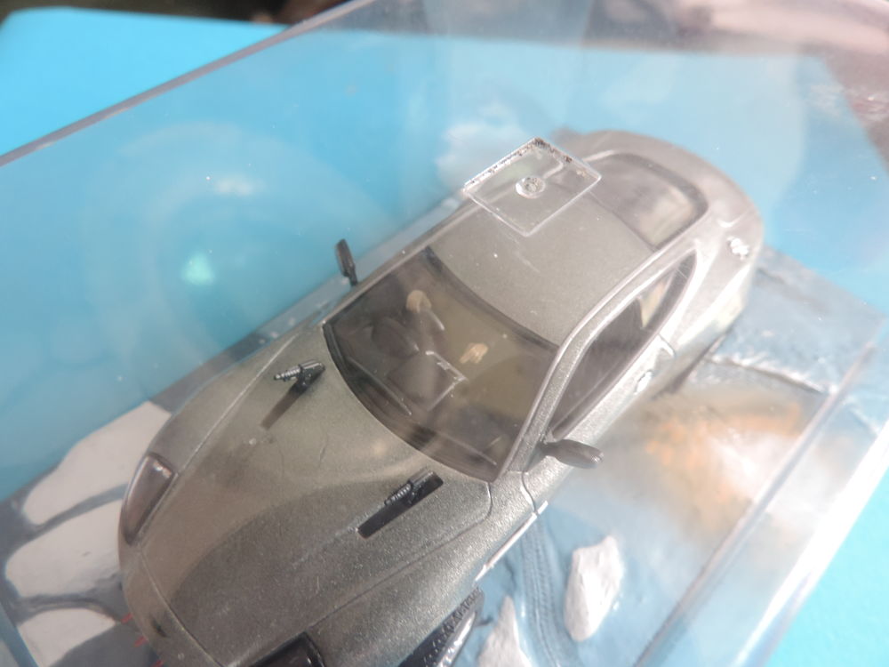 IXO - ASTON MARTIN V.12 - VANGUISH - Echelle : 1/43 &egrave;me. 