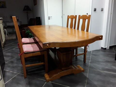 Table et ses 4chaises 0 La Ciotat (13)