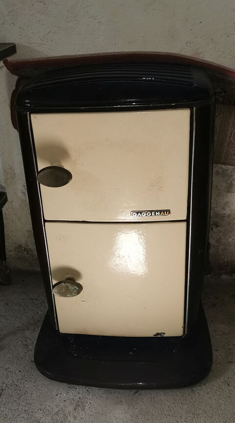 Ancien petit poêle à charbon Gaggenau en fonte Staffelfelden (68)