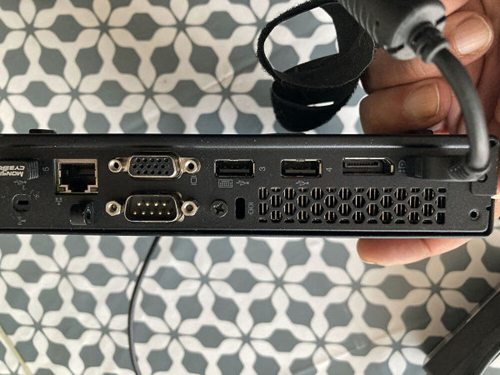 Lenovo Ultra Mini PC M73 Tiny USFF G3220T RAM 4Go Disque 250 Matériel informatique