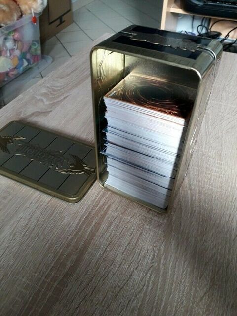 Lot 400 cartes Yu-Gi-OH comme neuf 60 brillantes + boite 50 Lillers (62)
