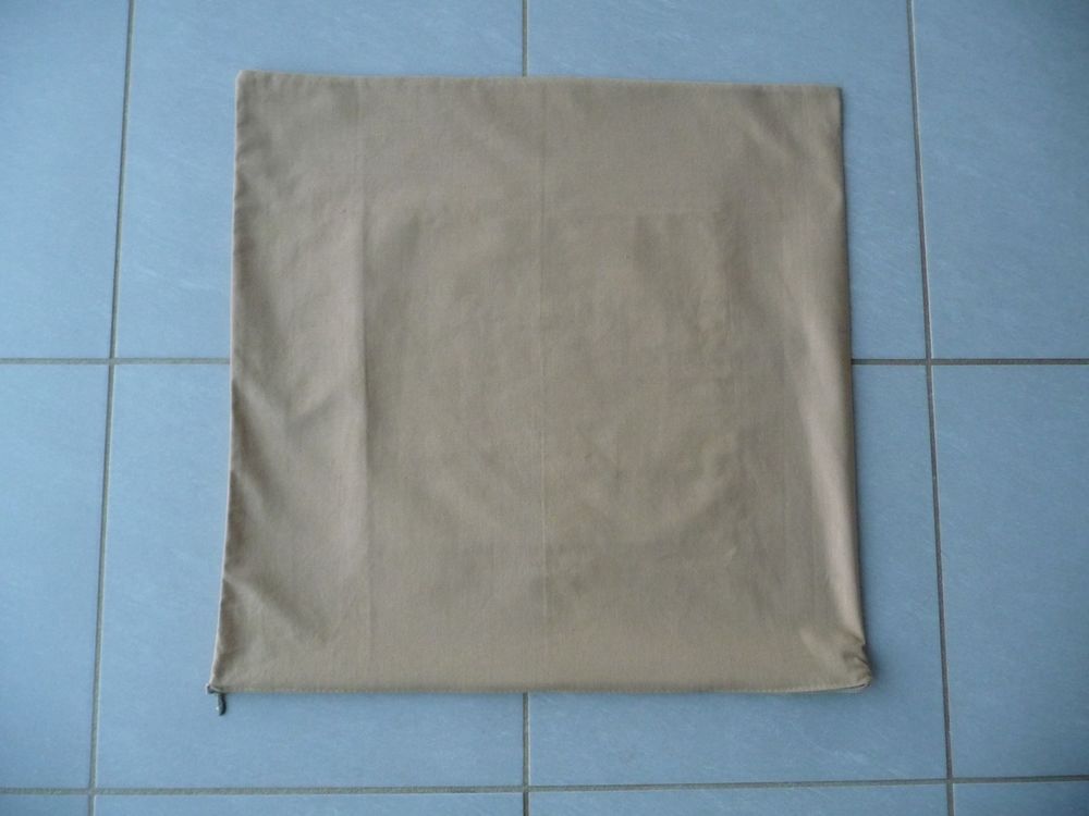 Housse de coussin broderie cheval - Neuve Décoration
