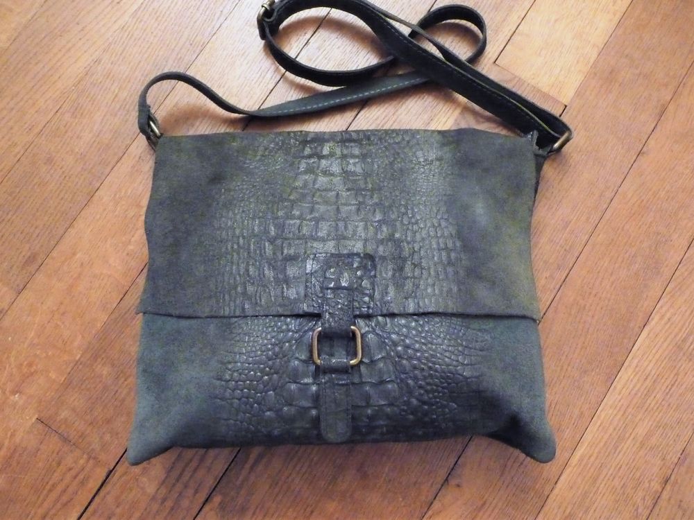 Sac &agrave; Main en Daim Vert Fonc&eacute; avec sa Bandouli&egrave;re R&eacute;glable Maroquinerie