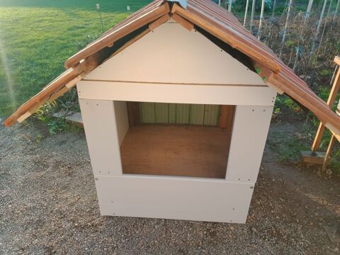 Niche, grande niche pour chien. 90 Moulins (03)
