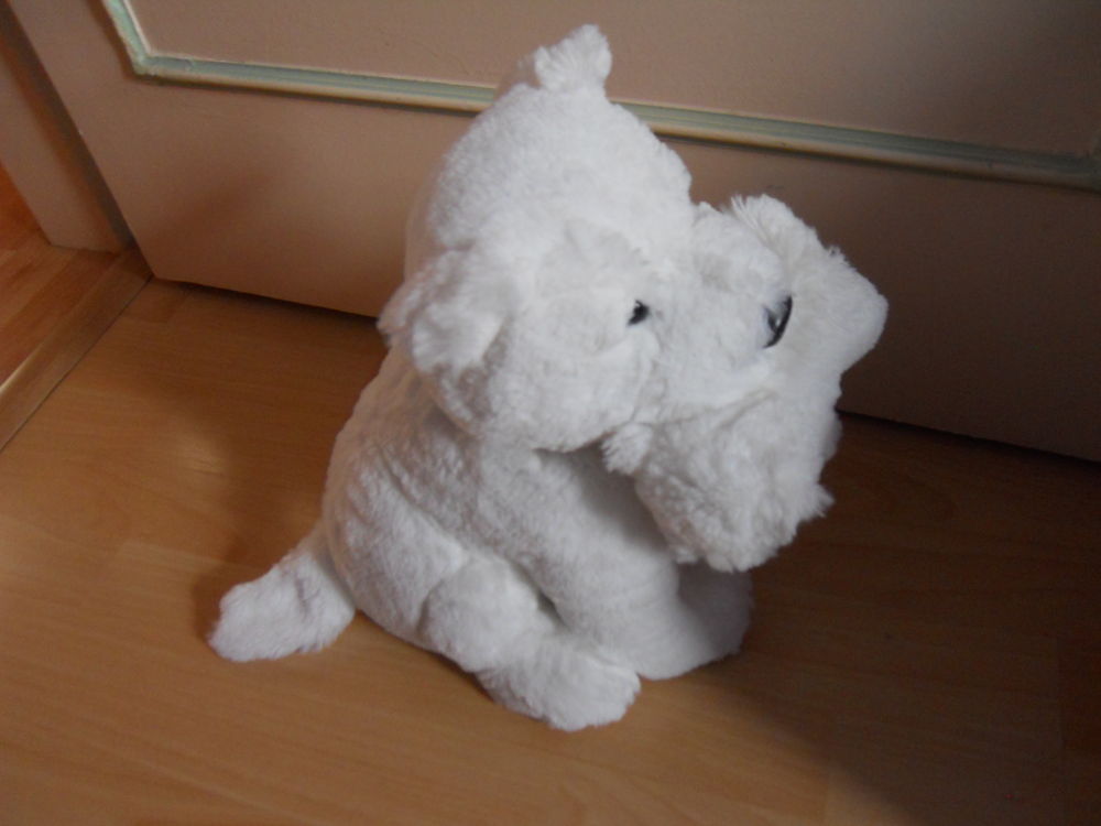 joli chien blanc avec son petit. neuf Jeux / jouets
