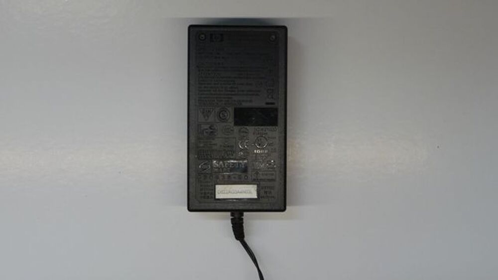 Adaptateur secteur HP 0957-2105- 220v /32 v - 1560 mA Matériel informatique