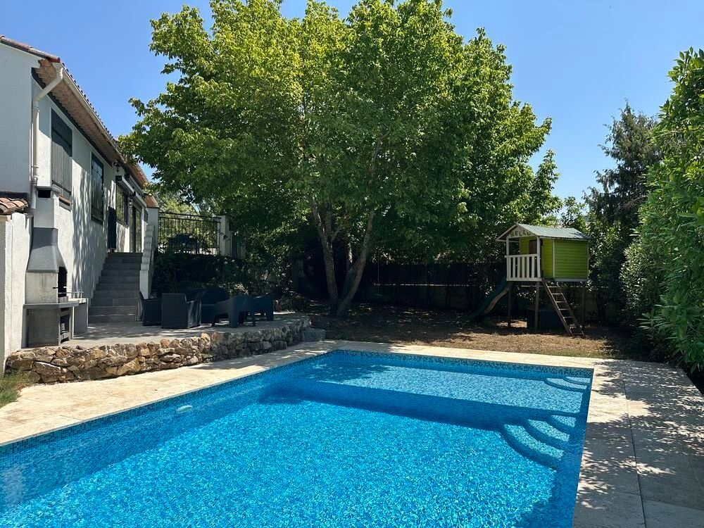 Vente Villa Villa de plein-pied 141.5m2 - 5 chambres - Piscine Forcalqueiret