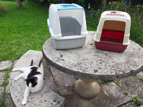 2 Caisses - litires bordeaux et bleue 10 Le Vernois (39)