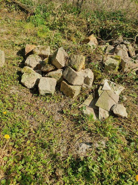 Pierre de taille 1 Maizi�res-la-Grande-Paroisse (10)