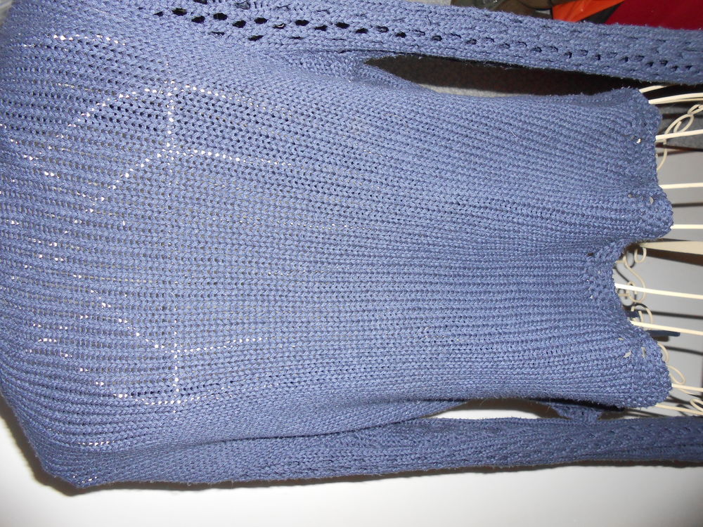 gilet en maille crochet dentelle tr&egrave;s rafin&eacute; 
Vêtements
