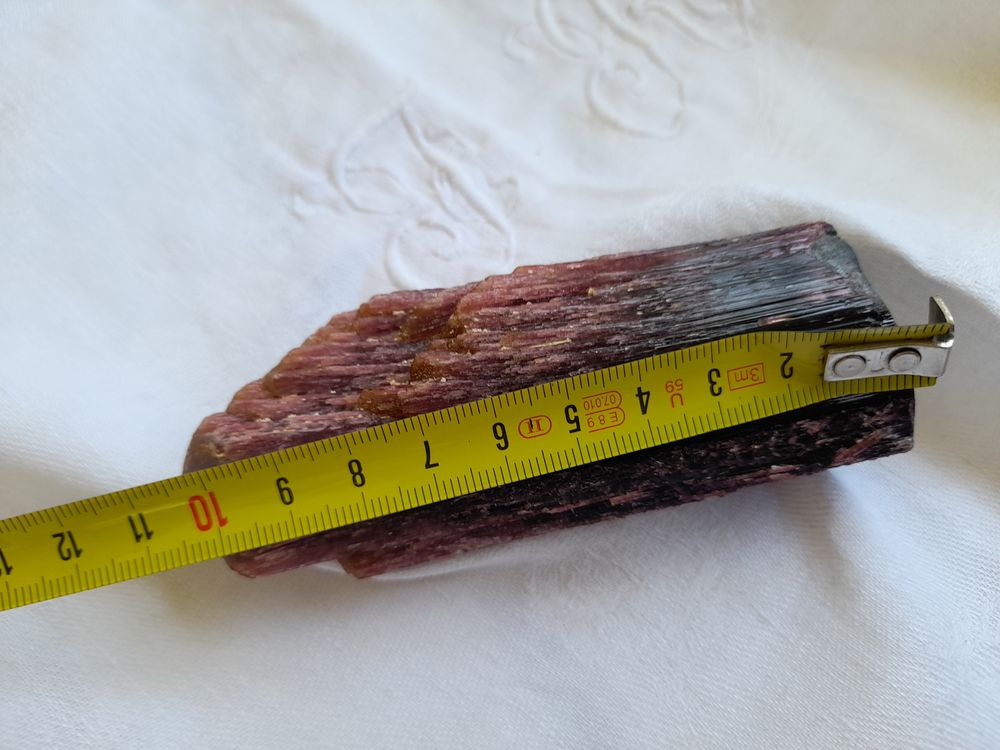 Min&eacute;ral, tourmaline rouge de Madagascar 